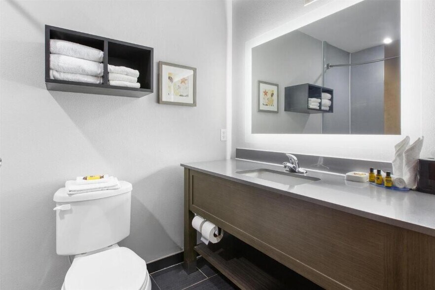 More Photos Of 13600 Hartman Ln, Walker Hotel For Sale