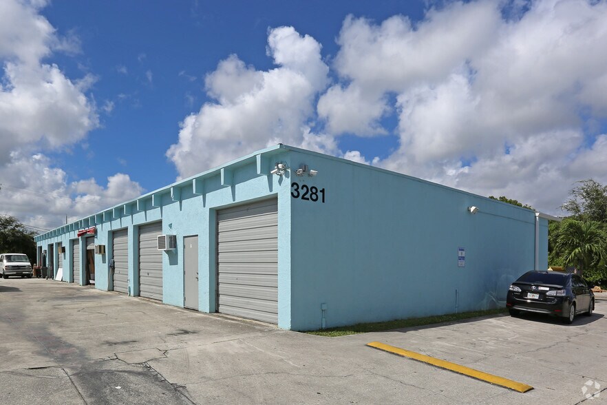 More Photos Of 3273-3289 Lake Worth Rd, Palm Springs Warehouse For Lease