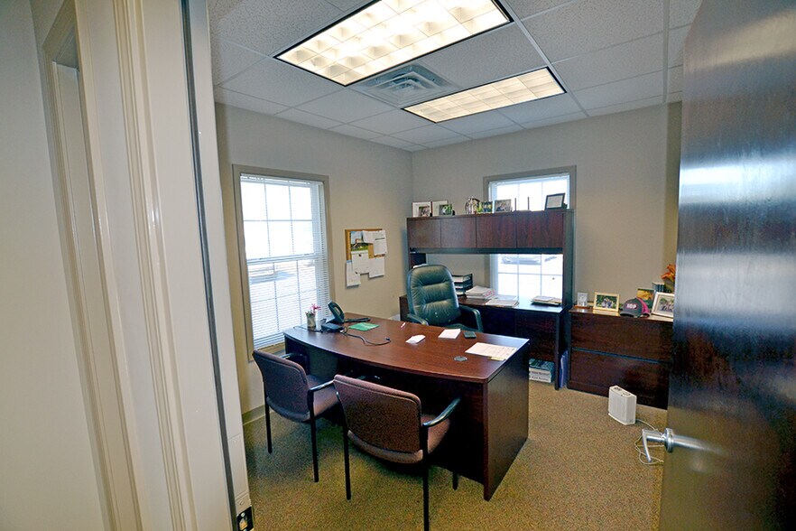 More Photos Of 3001 Godfrey Rd, Godfrey Office For Lease