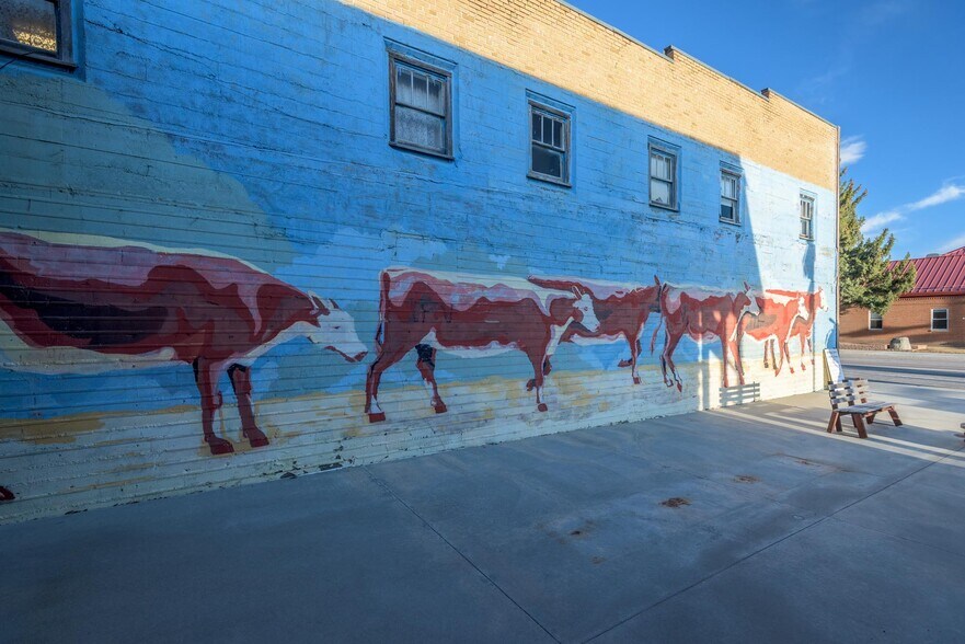 More Photos Of 21 E Pine, Pinedale General Retail For Sale