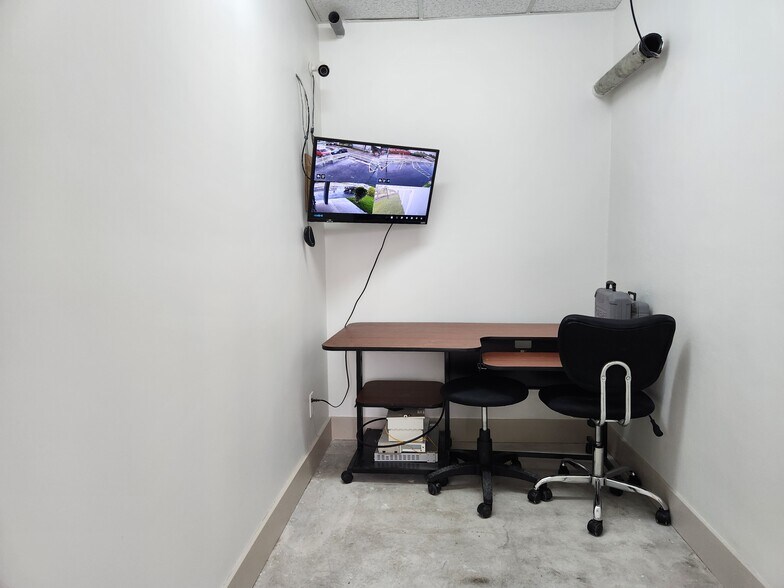 More Photos Of 650 NW 105th St, Miami Warehouse For Lease