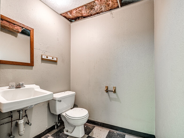 More Photos Of 1141 SE Grand Blvd, Oklahoma City Unknown For Lease