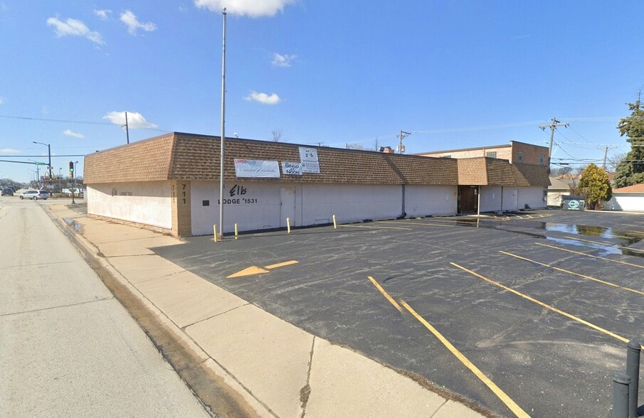 More Photos Of 711 W Saint Charles Rd, Elmhurst Lodge Meeting Hall For Sale
