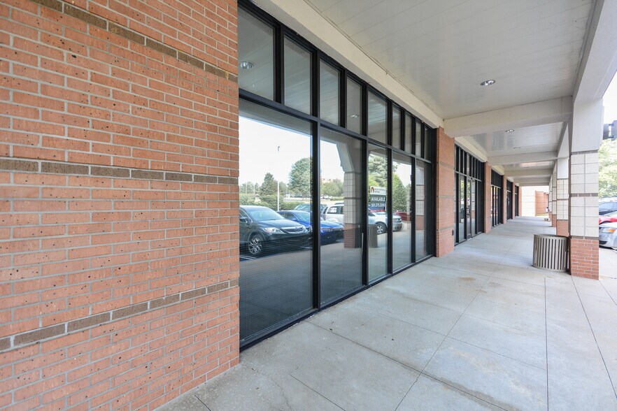 More Photos Of 17200 Chenal Pky, Little Rock Unknown For Lease