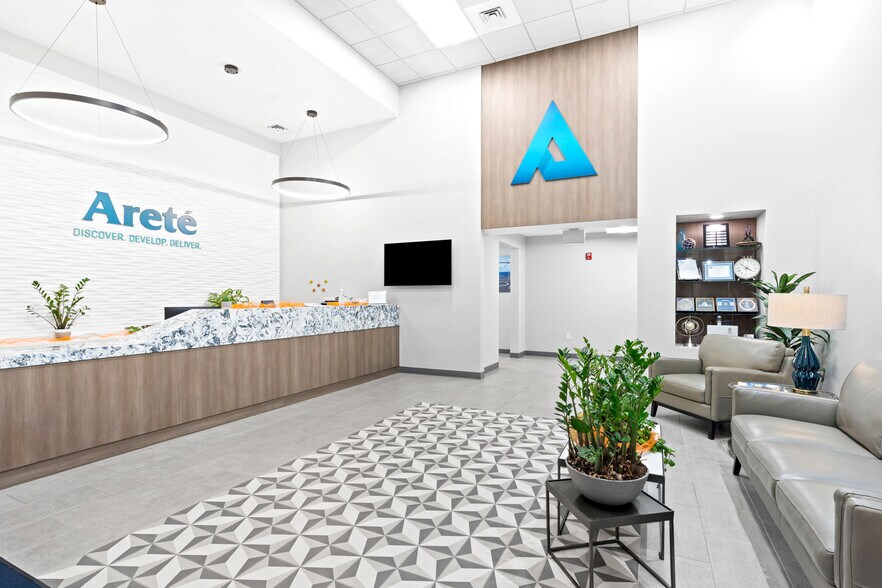 More Photos Of 313-315 Edge Ave, Valparaiso Office For Sale