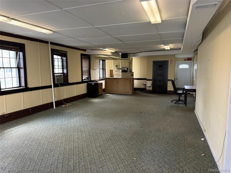 More Photos Of 145 Charles St, Montgomery Office For Lease