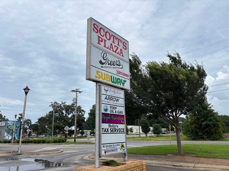 More Photos Of 3873 Commerce st, Jay General Retail For Sale
