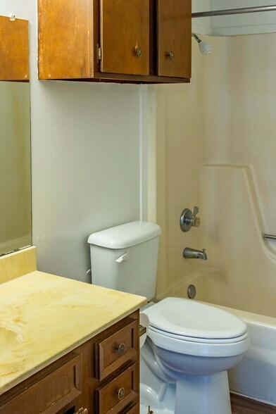 More Photos Of 1102 Sherman Ave, Levelland Apartments For Sale