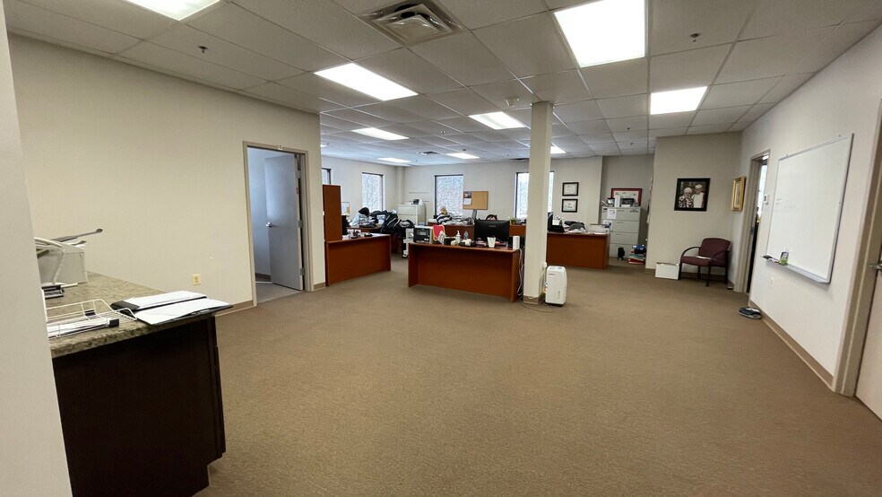 More Photos Of 6933 Colchester Park Dr, Manassas Warehouse For Lease