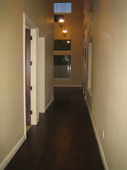 More Photos Of 320 E Main St, Lewisville Office For Lease