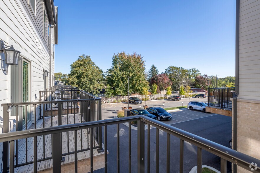 More Photos Of 4800 157th St, Oak Forest Apartments For Lease