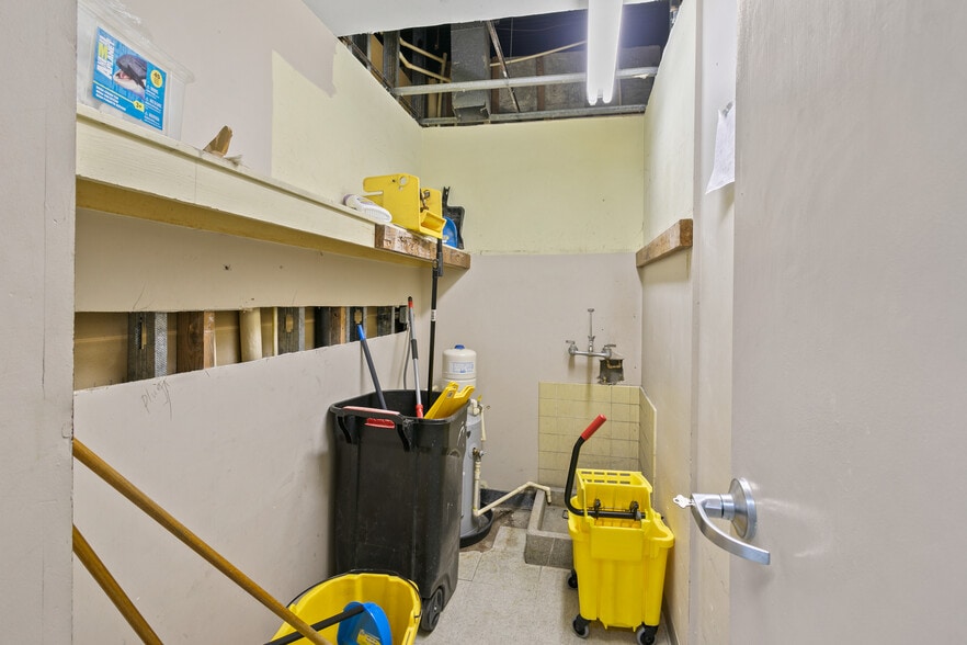 More Photos Of 6545 Normandy Blvd, Jacksonville Storefront Retail Office For Lease