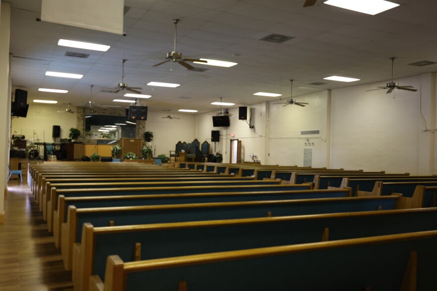 More Photos Of 4343 NW 17th Ave, Miami Religious Facility For Lease