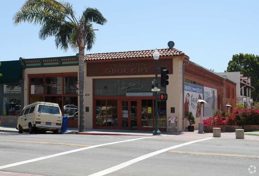 More Photos Of 204-208 E Main St, Ventura Restaurant For Lease