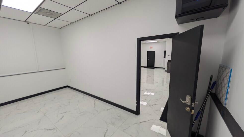 More Photos Of 3327 W Colonial Dr, Orlando Auto Repair For Lease