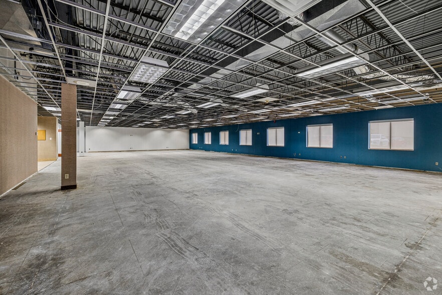More Photos Of 343 E 82nd St, Chaska Warehouse For Sale