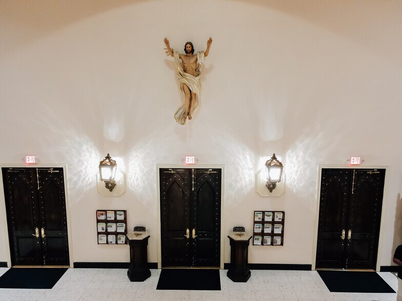 More Photos Of 9101 Airline Dr, Houston Religious Facility For Sale