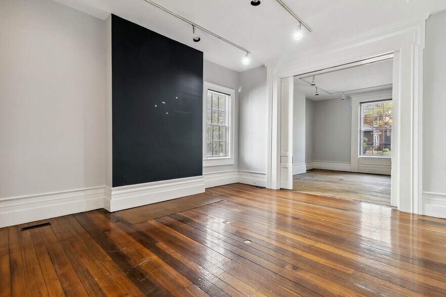 More Photos Of 239 N Broadway, Lexington Office Residential For Sale