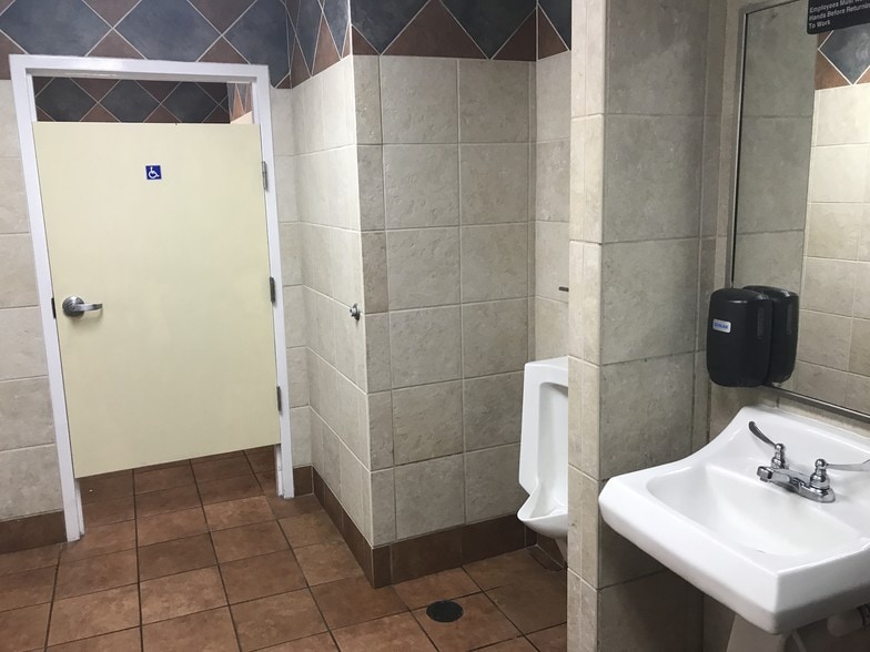 More Photos Of 8841 Commodity Cir, Orlando Fast Food For Lease