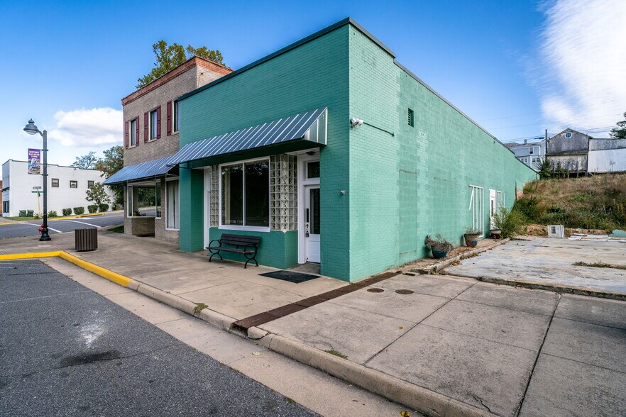 More Photos Of 502 First St, Shenandoah Loft Creative Space For Lease