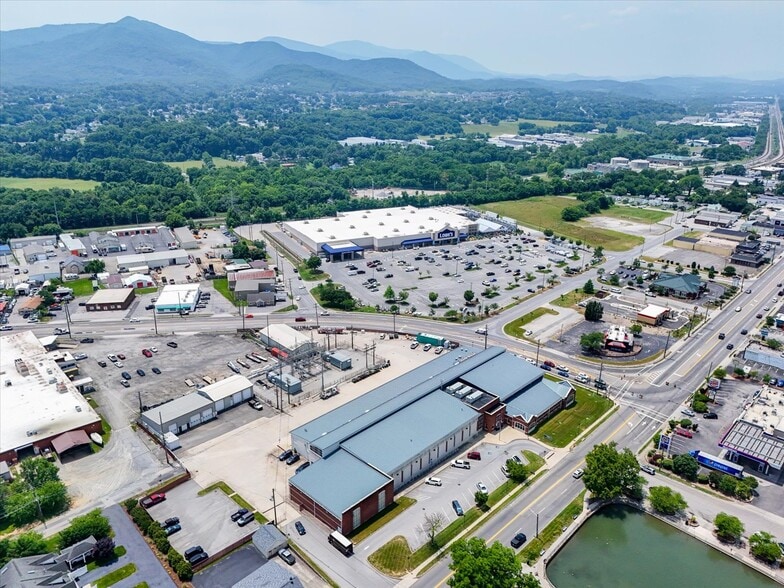 More Photos Of 722-726 Roanoke St, Salem Research And Development For Sale