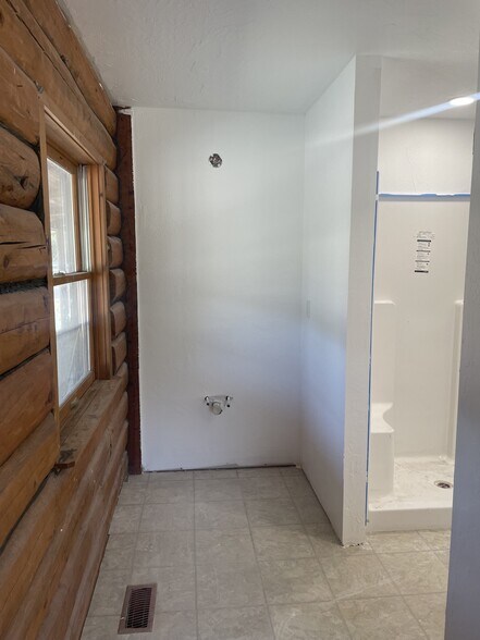 More Photos Of 115 Phillips St, Canyonville General Retail For Sale