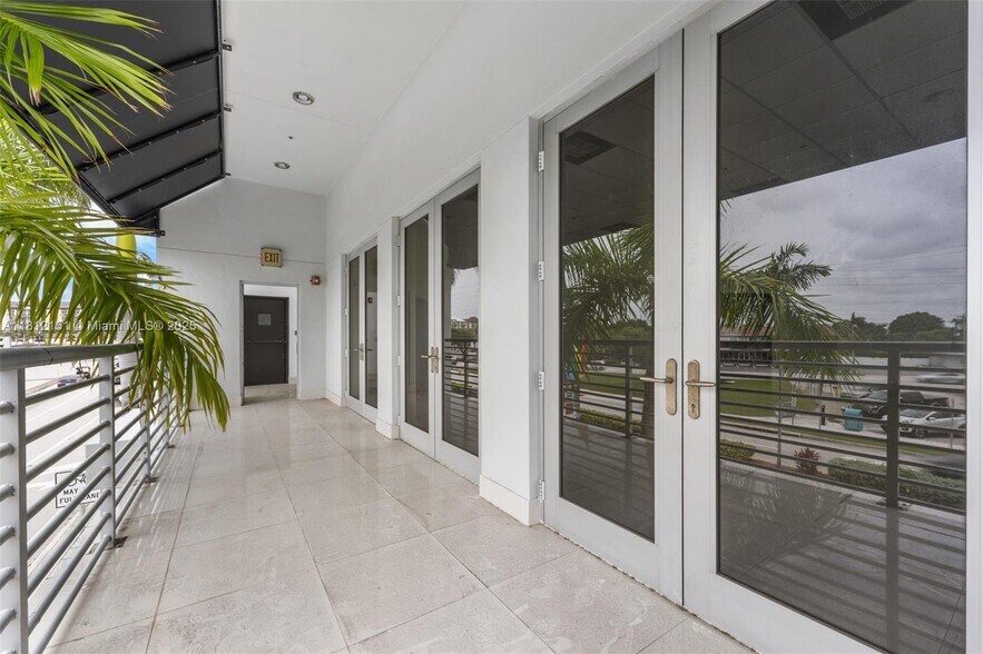 More Photos Of 2500 Wilton Dr, Wilton Manors Freestanding For Sale