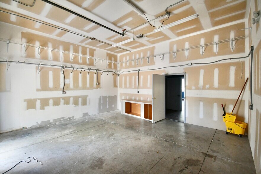 More Photos Of 17218 Toledo Blade Blvd, Port Charlotte Unknown For Lease