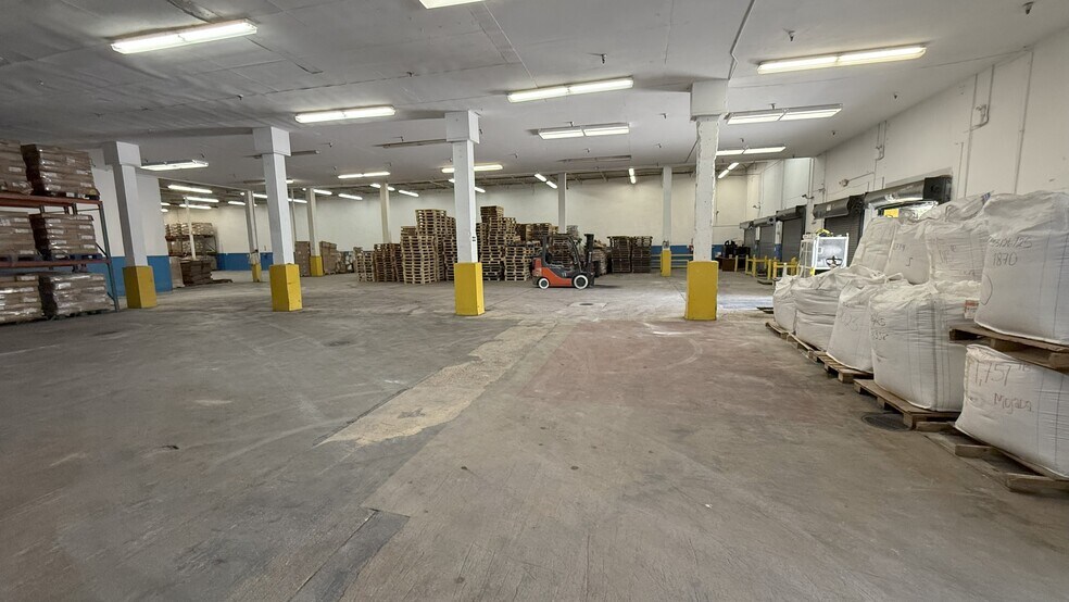 More Photos Of 10900 NW 36th Ave, Miami Warehouse For Sale