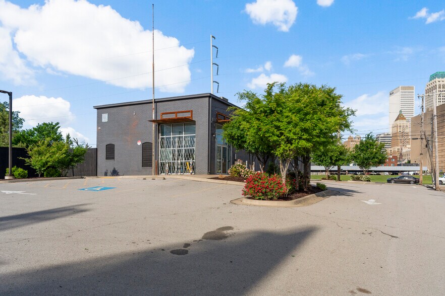 More Photos Of 621 S Kenosha Ave, Tulsa Auto Repair For Sale