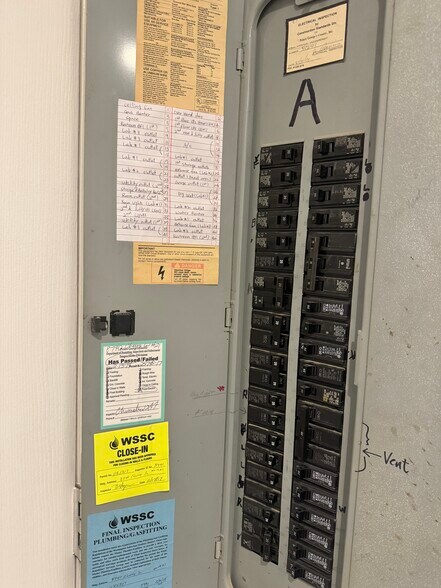 More Photos Of 8740 Cherry Ln, Laurel Light Manufacturing For Sale
