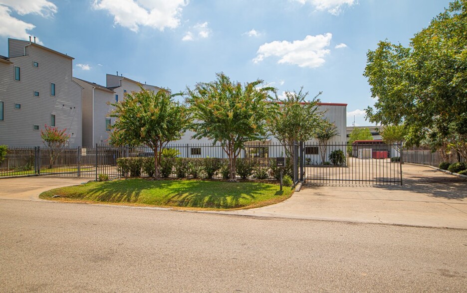 Primary Photo Of 5317 Inker St, Houston Warehouse For Sale