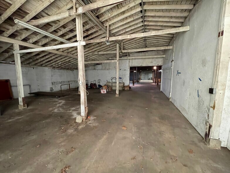More Photos Of 55 Schoolhouse Rd, Whiting Warehouse For Lease