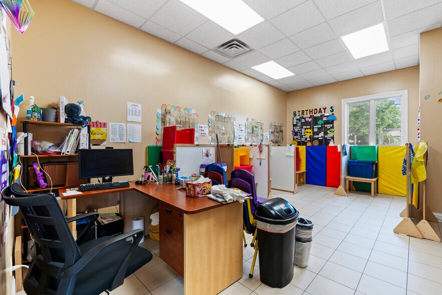 More Photos Of 2707 Hylan Blvd, Staten Island Office For Lease
