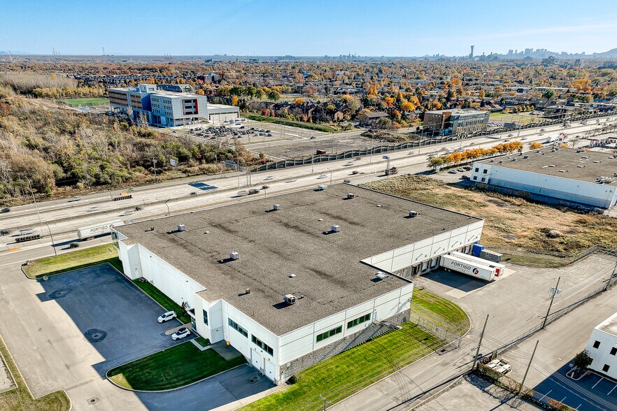 More Photos Of 9393 Boul Métropolitain E, Montréal Warehouse For Lease