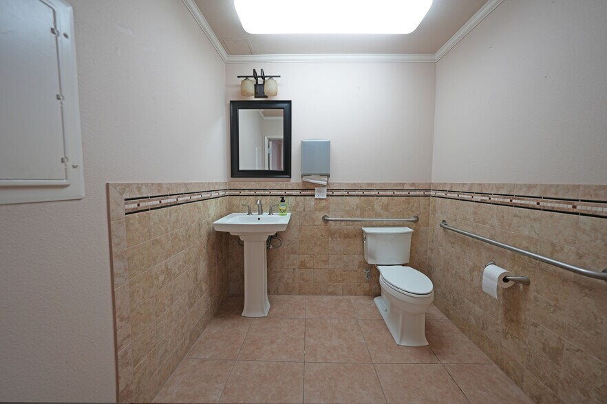 More Photos Of 974 Griffin St, Grover Beach Warehouse For Lease