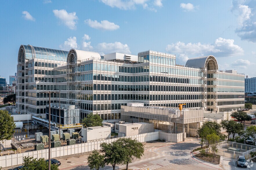 More Photos Of 1950 N Stemmons Fwy, Dallas Office For Lease