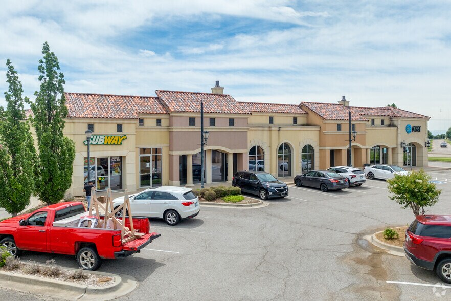 More Photos Of 3100-3272 S Broadway, Edmond Unknown For Lease