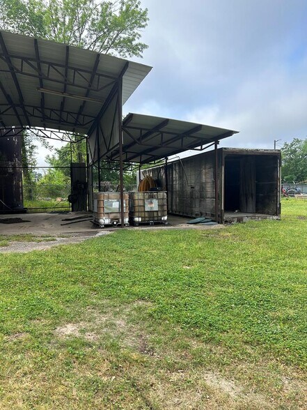 More Photos Of 818 N Raguet St, Lufkin Light Distribution For Sale