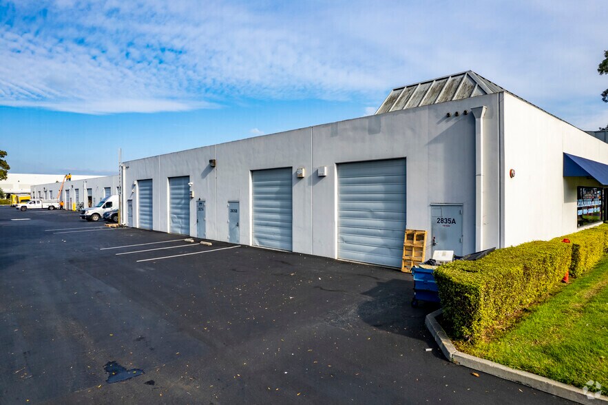 More Photos Of 2835-2851 Whipple Rd, Union City Warehouse For Lease