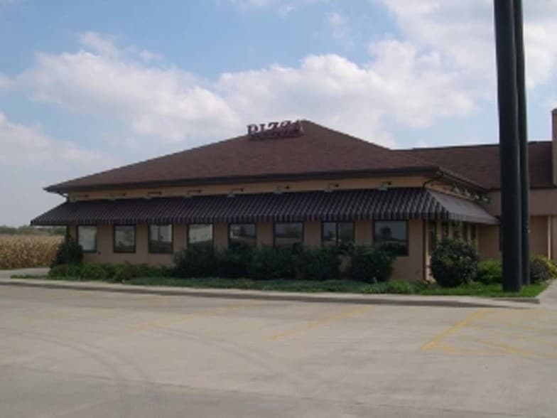 More Photos Of 210 N Lewis Ave, Oglesby Restaurant For Lease