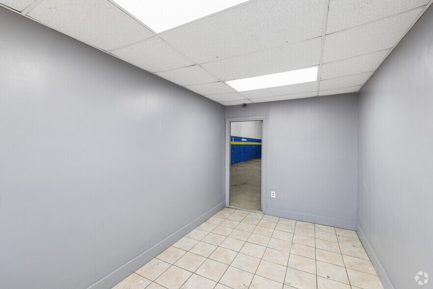 More Photos Of 3820 NW 135th St, Opa-locka Warehouse For Lease
