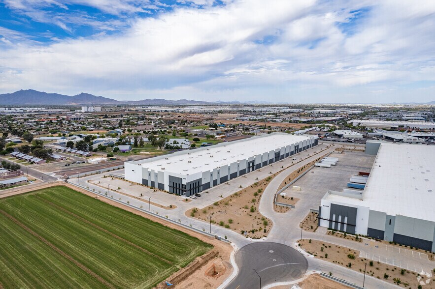 More Photos Of 9400 W Latham St, Tolleson Warehouse For Lease