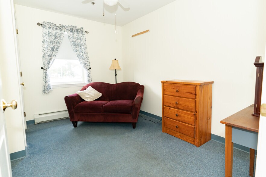 More Photos Of 8 Jennifer Dr, Merrimack Flex For Sale