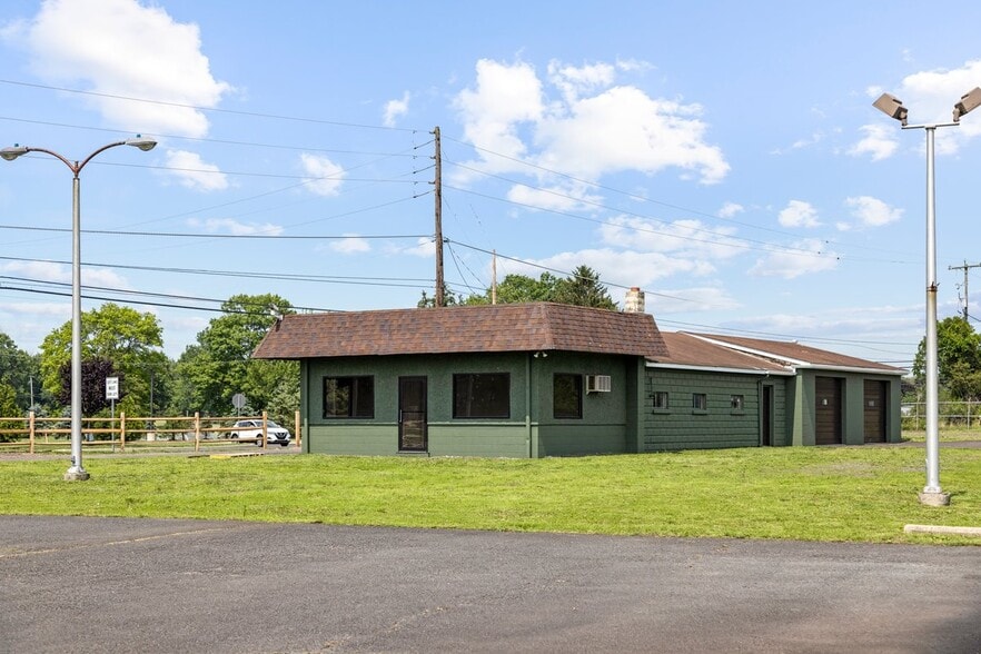 More Photos Of 8364 Easton Rd, Ottsville Auto Dealership For Sale