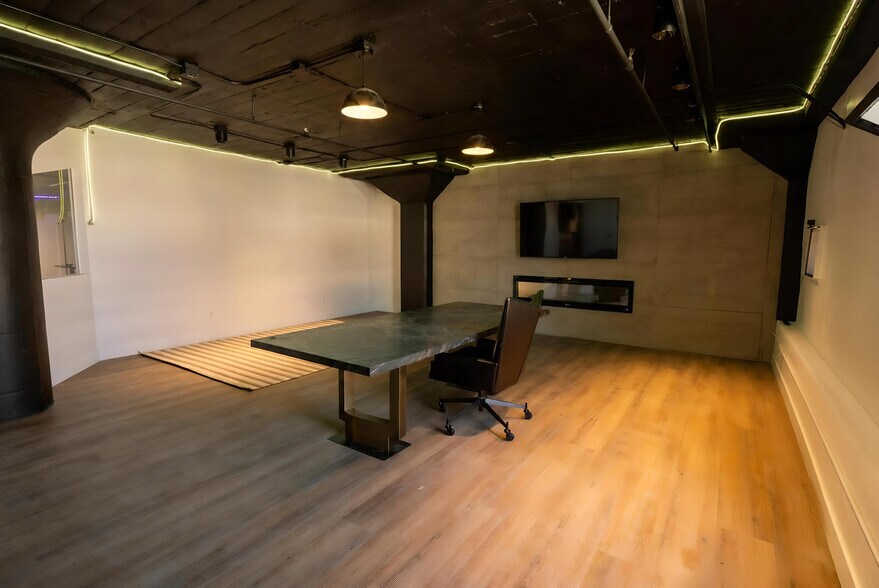 More Photos Of 1114 S Los Angeles St, Los Angeles Warehouse For Sale