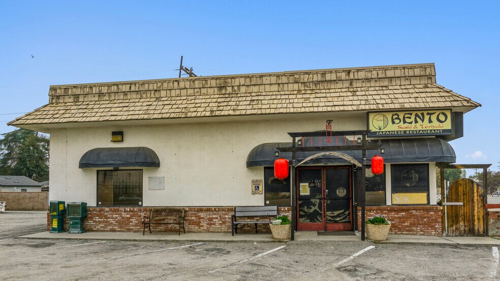 More Photos Of 1656 Oak St, Bakersfield General Retail For Lease