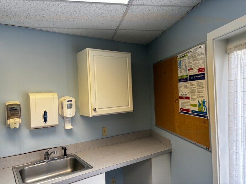 More Photos Of 82 Norwich Westerly Rd, North Stonington Medical For Sale