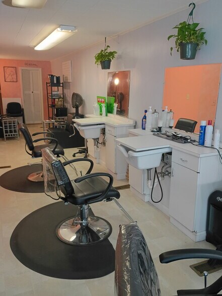 More Photos Of 89 Allds St, Nashua Convenience Store For Lease