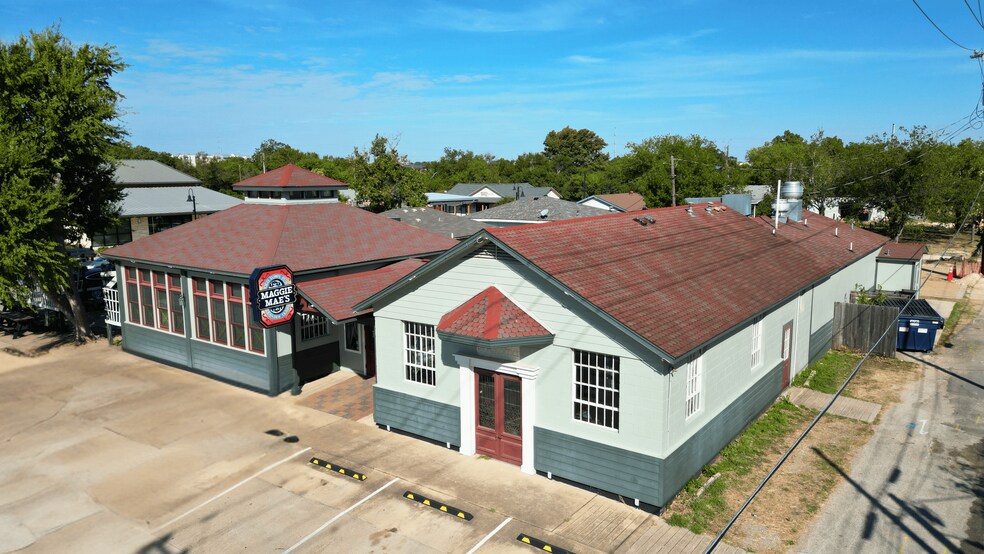 More Photos Of 105 Willis St, Leander Restaurant For Sale